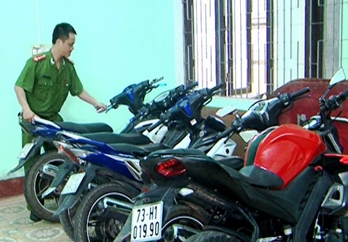 Pháp luật - Bắt gọn 'siêu lừa' mua xe máy trên mạng (Hình 2).