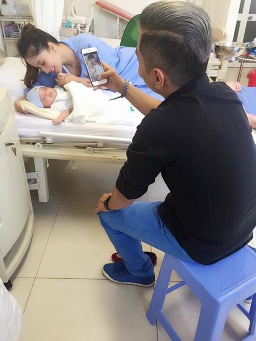 Giải trí - Ngọc Trinh lúc bé trong ‘Vòng eo 56’, 'Người yêu' hôn Phương Trinh (Hình 4).