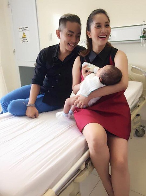Giải tr&iacute; - Kh&aacute;nh Thi &ndash; Phan Hiển hạnh ph&uacute;c b&ecirc;n con trai, Hồ Ngọc H&agrave; khoe d&aacute;ng