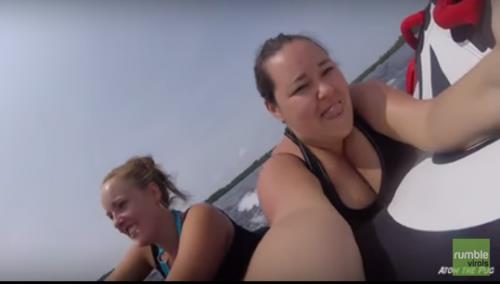 Giải tr&iacute; - Ch&uacute; ch&oacute; si&ecirc;u th&ocirc;ng minh tự l&aacute;i t&agrave;u thủy tốc độ cao (H&igrave;nh 3).