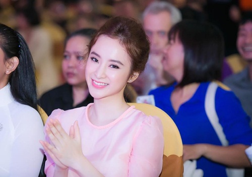 Giải trí - Angela Phương Trinh: Từ ‘Gái hư showbiz’ tới ‘Công chúa ngoan hiền’ (Hình 2).