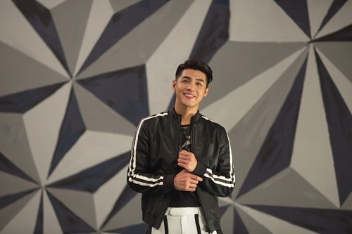 Giải trí - Noo Phước Thịnh khiến fan 'phát sốt' với MV 'Hold me tonight'