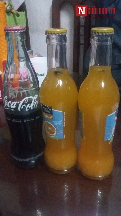 Pháp luật - Vật thể lạ nổi lập lờ trong chai nước cam của Coca Cola Việt Nam (Hình 2).