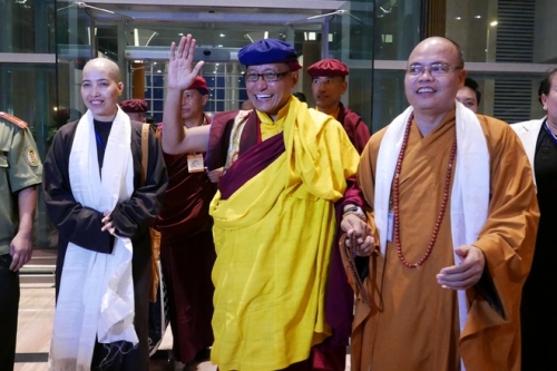 Giải trí - Hàng trăm Phật tử đón Pháp Vương Drukpa trở lại Việt Nam (Hình 4).