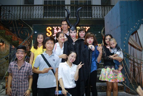 Giải tr&iacute; - Hồ Ngọc H&agrave; h&oacute;a &lsquo;Ti&ecirc;n Hắc &Aacute;m&rsquo; sau &lsquo;b&atilde;o&rsquo; scandal với fan Mỹ T&acirc;m (H&igrave;nh 12).