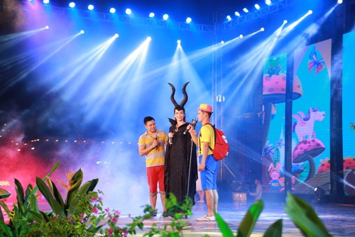 Giải tr&iacute; - Hồ Ngọc H&agrave; h&oacute;a &lsquo;Ti&ecirc;n Hắc &Aacute;m&rsquo; sau &lsquo;b&atilde;o&rsquo; scandal với fan Mỹ T&acirc;m (H&igrave;nh 5).