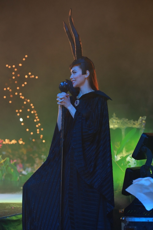 Giải tr&iacute; - Hồ Ngọc H&agrave; h&oacute;a &lsquo;Ti&ecirc;n Hắc &Aacute;m&rsquo; sau &lsquo;b&atilde;o&rsquo; scandal với fan Mỹ T&acirc;m (H&igrave;nh 7).