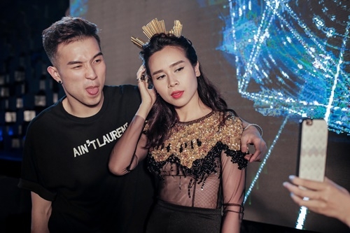 Giải trí - Lưu Hương Giang làm DJ nóng bỏng 'quẩy' nhiệt tình trong MV mới (Hình 4).