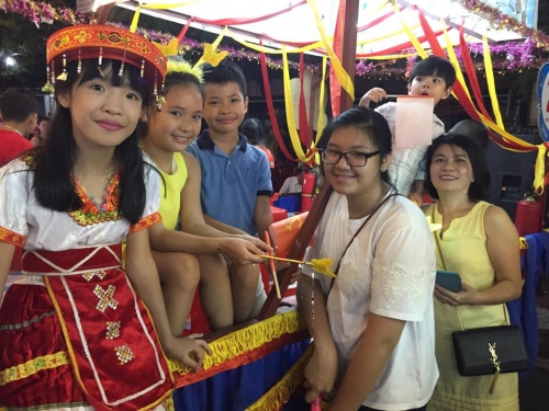 Giải trí - Tết Trung thu 2015: Nhóc tỳ sao Việt rộn ràng đón Tết bên bố mẹ (Hình 7).