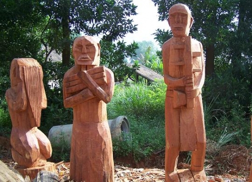 Xã hội - Vén màn bí mật tượng nhà mồ 'đi không trở lại' ở Tây Nguyên (Hình 2).