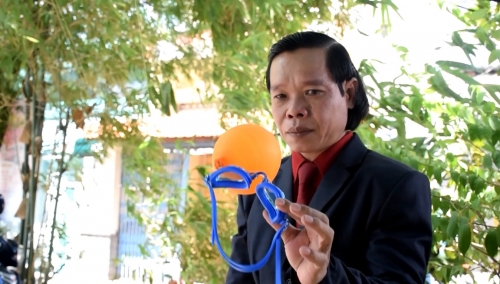 Giải trí - Clip “dị nhân” phun sữa bằng mắt từng khiến người Thái “kinh ngạc” (Hình 2).