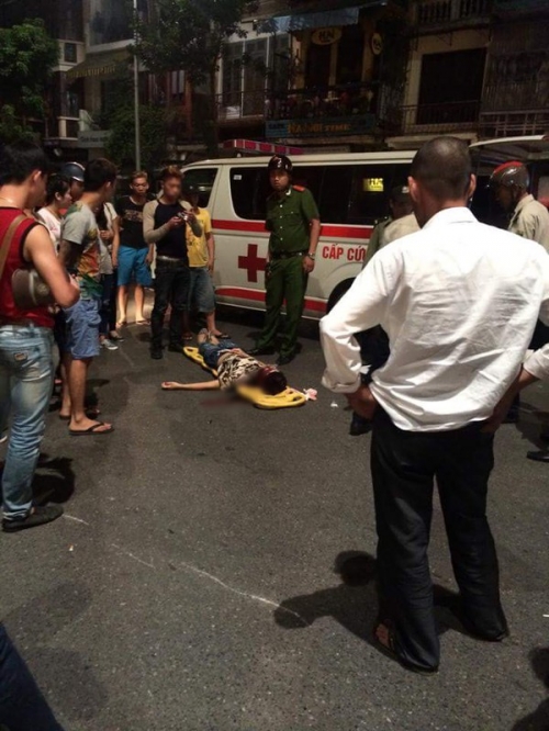 Ph&aacute;p luật - Sau m&agrave;n 'đ&aacute; lửa', c&ocirc; g&aacute;i trẻ bị tai nạn phải cấp cứu giữa đ&ecirc;m