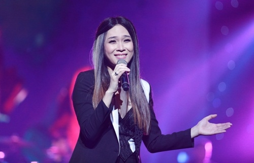 Giải trí - Mỹ Tâm bị Tuấn Hưng 'trả đũa' nhéo tai ngay trên sân khấu (Hình 3).