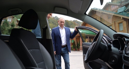 Xe++ - Xế hộp mới Lada Vesta của Putin giá chỉ tương đương 160 triệu đồng (Hình 2).