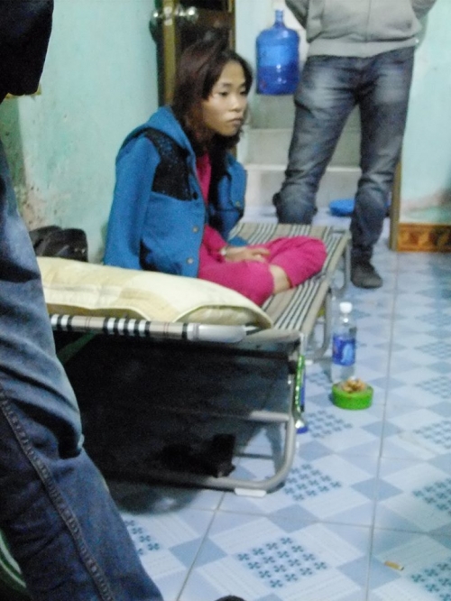 Ph&aacute;p luật - Bắt 'nữ qu&aacute;i' mắc bệnh HIV, gieo c&aacute;i chết trắng khắp một v&ugrave;ng qu&ecirc;