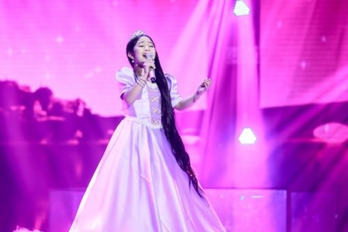 Giải trí - Quán quân Giọng hát Việt nhí 2015 Hồng Minh và hành trình đăng quang (Hình 4).