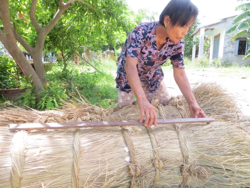 Xã hội - Đà Nẵng: Làng chiếu Cẩm Nê cổ truyền chỉ còn 2 người 'bám nghề'