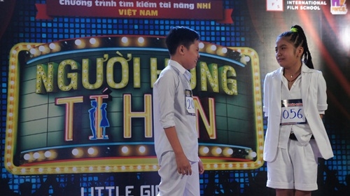 Giải trí - Người hùng tý hon: Hiện tượng mạng KuTin ‘đốn tim’ giám khảo (Hình 3).