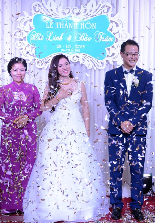 Giải trí - Bảo Trâm Idol hát tặng chồng điển trai trong đám cưới ngọt ngào (Hình 2).