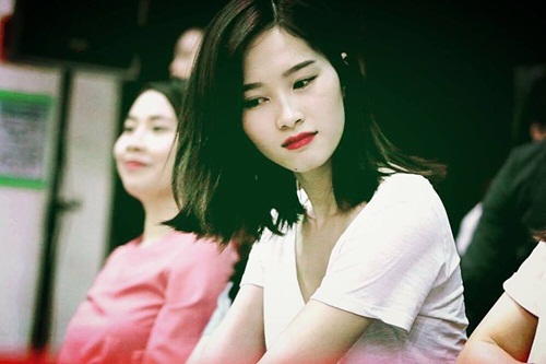 Giải trí - Hot girl Hạ Vi xinh tươi bên bạn bè, Tăng Thanh Hà bụi bặm, cá tính (Hình 3).