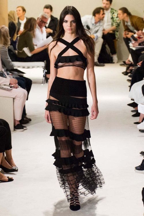 Giải tr&iacute; - Victoria Secret 2015 c&ocirc;ng bố d&agrave;n người mẫu đẹp như thi&ecirc;n thần (H&igrave;nh 2).