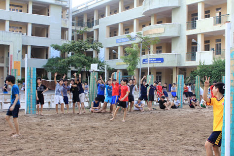 Ph&aacute;p luật - Nh&agrave; trường phải bồi thường khi học sinh bị thương giờ ra chơi?