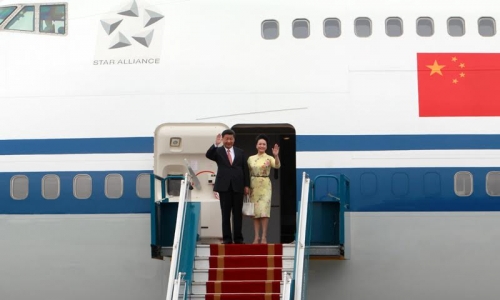 Xã hội - Ảnh ông Tập Cận Bình ở sân bay Nội Bài, bắt đầu chuyến thăm Việt Nam (Hình 2).