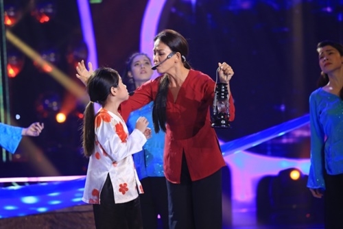 Giải trí - Gương mặt thân quen nhí 2015 tập 6: Trang Thư biểu diễn gây xúc động (Hình 2).