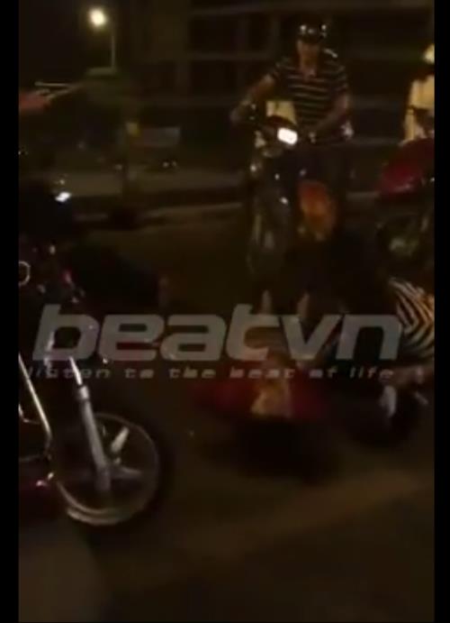 Pháp luật - Taxi điên đâm hàng loạt xe máy trên cầu vượt Thái Hà - Chùa Bộc