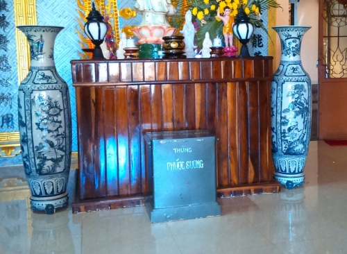 Pháp luật - Đắk Lắk: Đi xe ô tô 7 chỗ vào chùa ...ăn trộm tiền công đức (Hình 2).