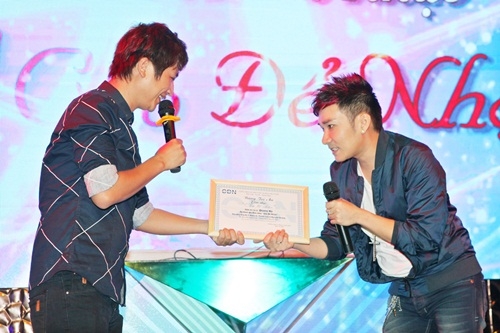 Giải tr&iacute; - X&uacute;c động đ&ecirc;m nhạc ủng hộ diễn vi&ecirc;n Th&agrave;nh Lũy, Nguyễn Ho&agrave;ng (H&igrave;nh 4).