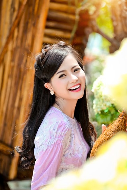 Giải tr&iacute; - Chị Vinh &lsquo;T&ocirc;i thấy hoa v&agrave;ng tr&ecirc;n cỏ xanh&rsquo; h&oacute;a thiếu nữ S&agrave;i G&ograve;n xưa (H&igrave;nh 8).