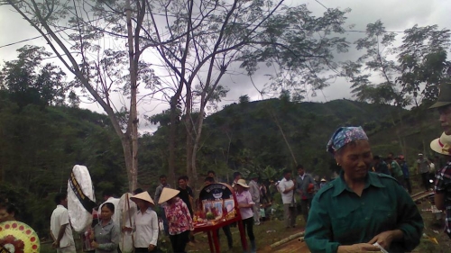 Ph&aacute;p luật - Thảm &aacute;n Y&ecirc;n B&aacute;i: Ẩn t&igrave;nh khiến vợ kh&ocirc;ng d&aacute;m đến đưa tang chồng, con (H&igrave;nh 6).