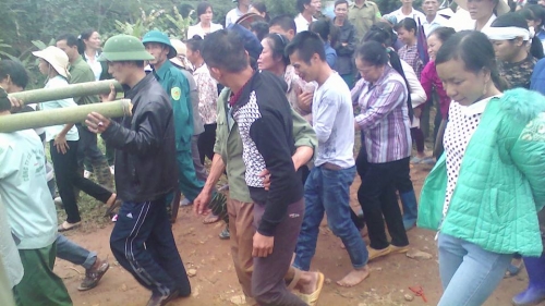 Ph&aacute;p luật - Thảm &aacute;n Y&ecirc;n B&aacute;i: Ẩn t&igrave;nh khiến vợ kh&ocirc;ng d&aacute;m đến đưa tang chồng, con (H&igrave;nh 8).