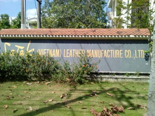 Kinh doanh - Tiếng k&ecirc;u cứu yếu ớt của gần 100 c&ocirc;ng nh&acirc;n bị đuổi việc v&ocirc; cớ