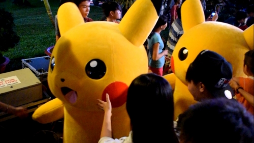 Xã hội - Clip binh đoàn Pikachu siêu dễ thương “hút hồn” giới trẻ Sài Gòn