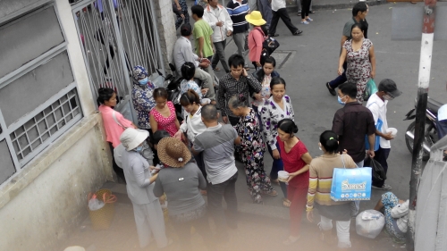 Pháp luật - Cướp cơm từ thiện: Có cả thanh niên trai tráng, xăm trổ vào ăn cướp?