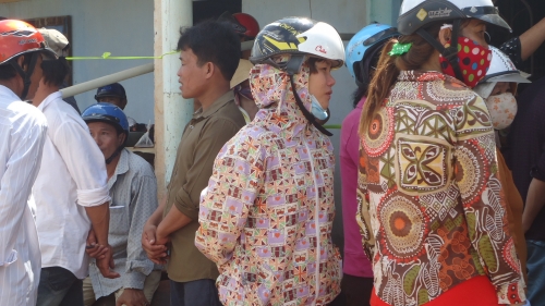 Ph&aacute;p luật - Thảm &aacute;n ở Long An: Chồng nạn nh&acirc;n đau đớn, li&ecirc;n tục ngất xỉu (H&igrave;nh 2).