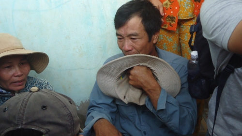 Ph&aacute;p luật - Thảm &aacute;n ở Long An: Chồng nạn nh&acirc;n đau đớn, li&ecirc;n tục ngất xỉu (H&igrave;nh 3).