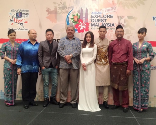 Giải trí - Phương Ly lúc 'manly', lúc diện áo dài nữ tính tại Malaysia (Hình 7).