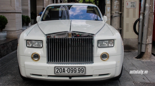 Xe++ - Ngắm Rolls-Royce Phantom mạ vàng biển tứ 9 của đại gia Thái Nguyên (Hình 3).