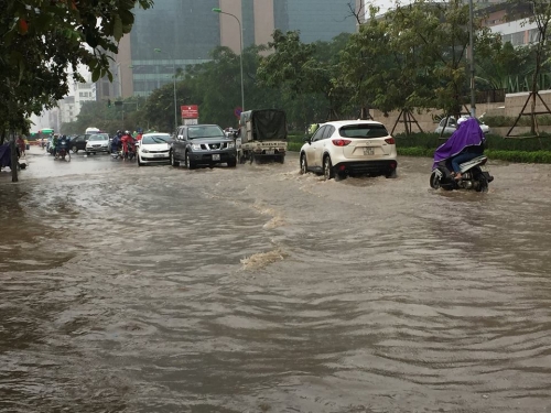 Xã hội - Sau mưa lớn, nhiều tuyến phố Hà Nội lụt như 'đại hồng thủy 2008' (Hình 4).