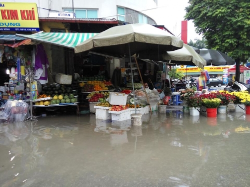 Xã hội - Sau mưa lớn, nhiều tuyến phố Hà Nội lụt như 'đại hồng thủy 2008' (Hình 9).