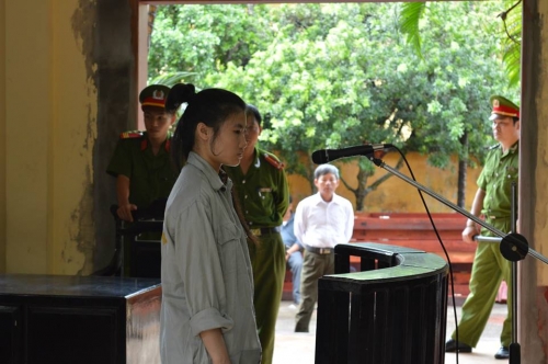 Ph&aacute;p luật - Người vợ &lsquo;vụng trộm&rsquo; với em kết nghĩa, đ&aacute;nh chết chồng hầu t&ograve;a