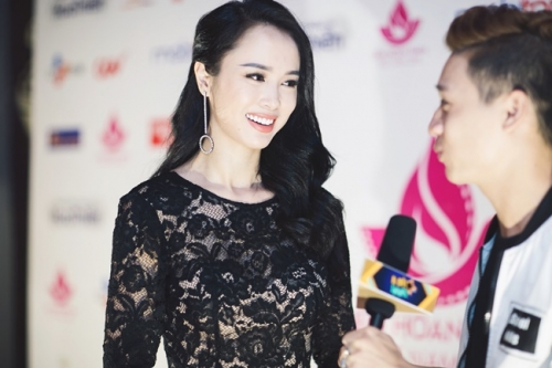 Giải trí - Vũ Ngọc Anh khoe vẻ đẹp 'vạn người mê' tại LHP Việt Nam 2015 (Hình 2).