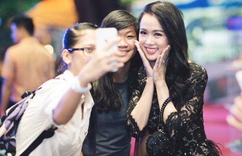 Giải trí - Vũ Ngọc Anh khoe vẻ đẹp 'vạn người mê' tại LHP Việt Nam 2015 (Hình 3).