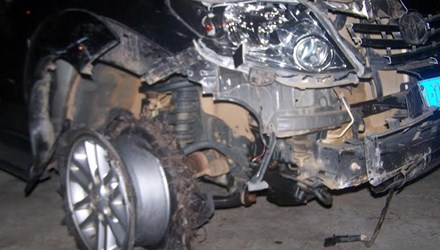 Pháp luật - Xe Viện kiểm sát liên tiếp gây tai nạn, tài xế bỏ trốn