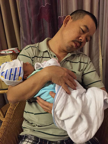 Xã hội - 4 'ông bố của năm' khiến hàng triệu trái tim phụ nữ tan chảy (Hình 2).