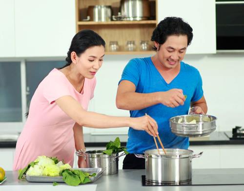 Giải trí - Diễn viên Khoa Nam trổ tài nấu nướng vì vợ và con gái (Hình 3).