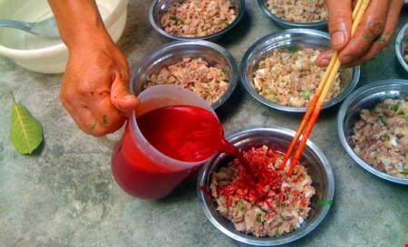 Xã hội - Cận cảnh quy trình chế biến món tiết canh dơi chết người (Hình 4).